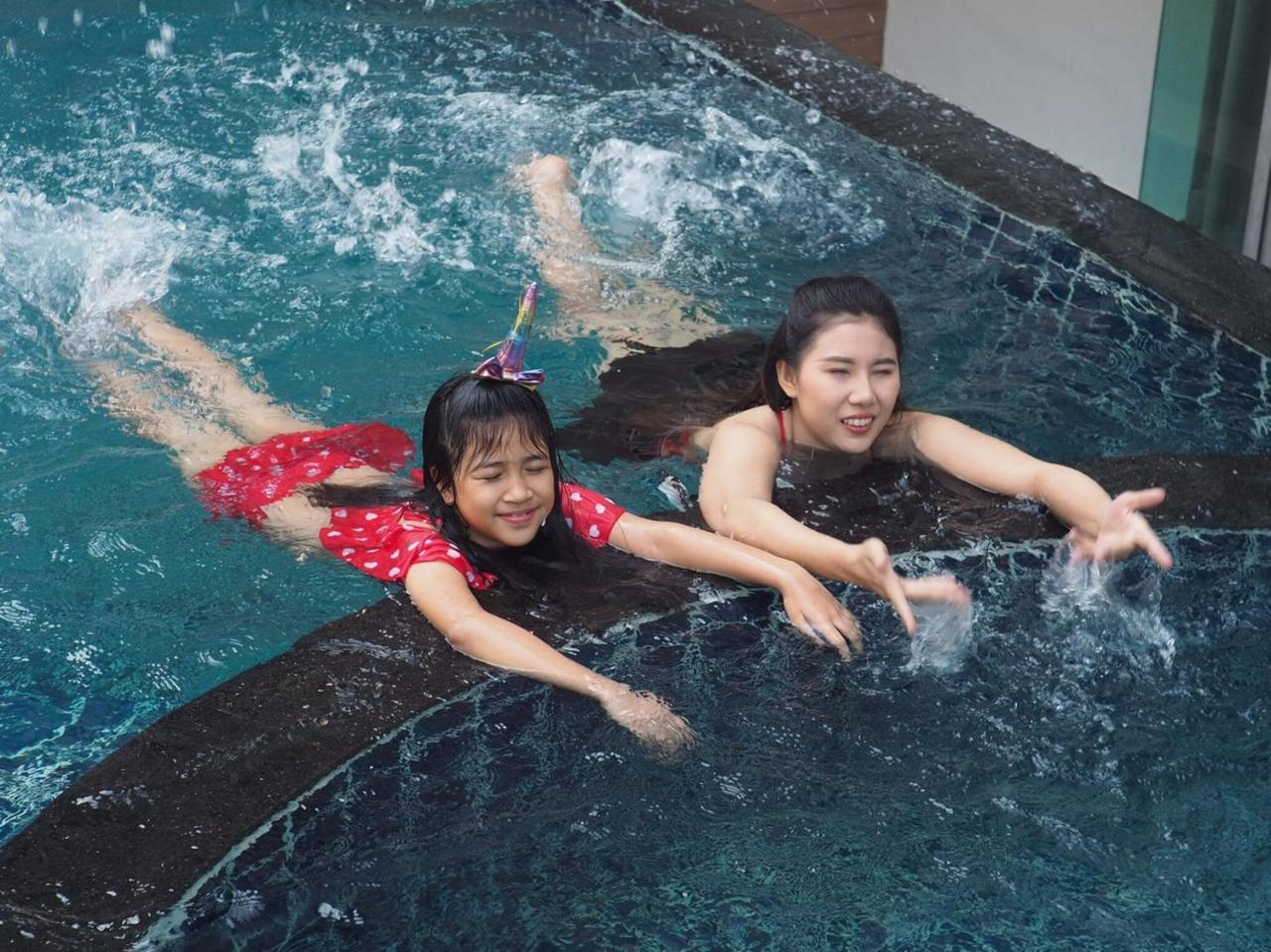 Sonrisa Srirachaที่พักติดทะเล Si Racha Buitenkant foto